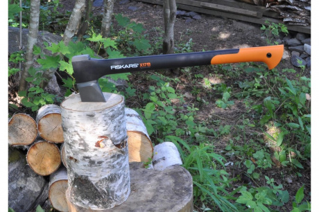 Купить Топор-колун Fiskars X17 + точилка   122466 фото №3